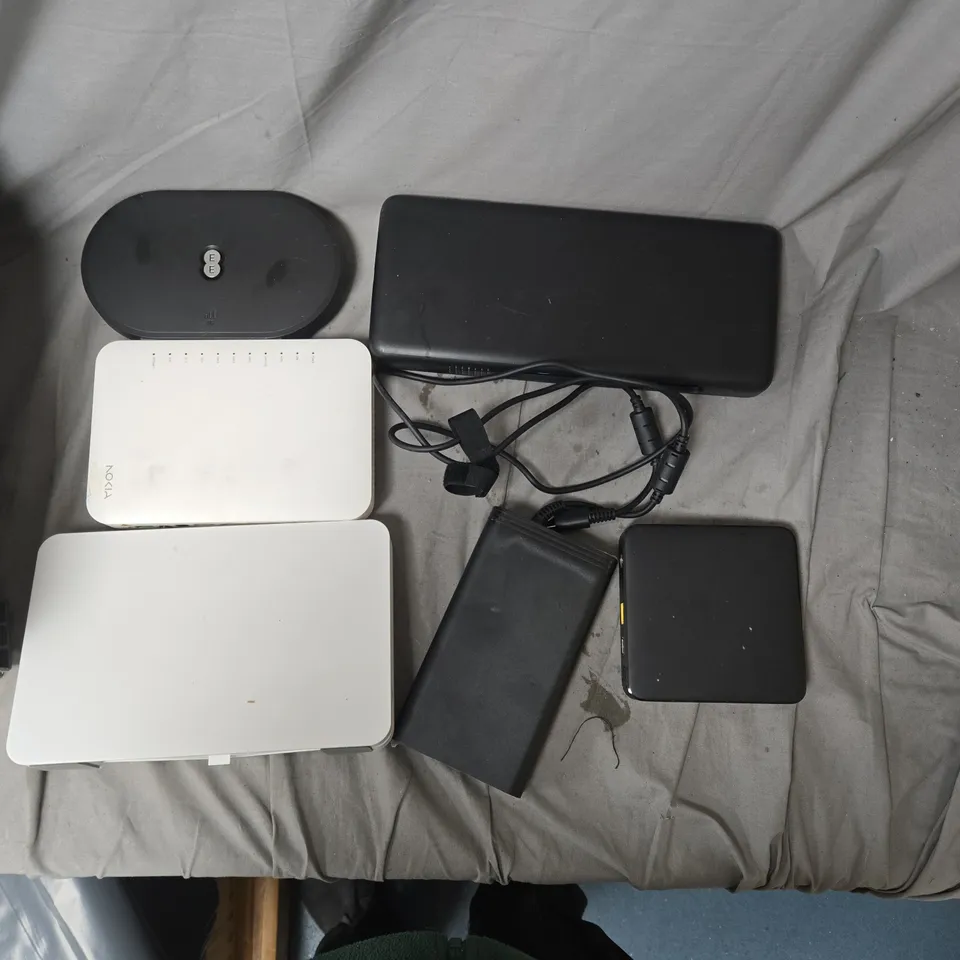 APPROXIMATELY 10 MIXED ELECTRICAL ITEM/S