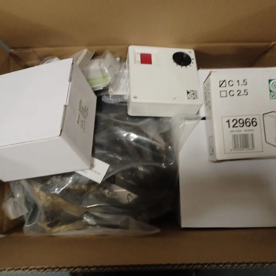 LOT OF APPROXIMATELY 20 ELECTRICALS TO INCLUDE BYRON SX-30 DOORBELL, BYRON RANGE PUSH DOORBELL, LED 10W 4K ROUND DOWNLIGHT, ETC