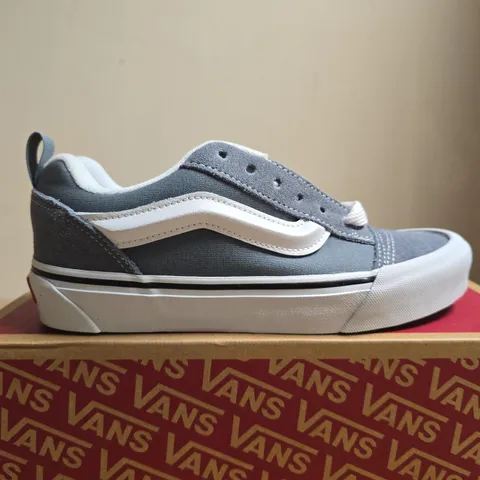BOXED PAIR OF VANS KNU SKOOL TRAINERS - SIZE 4.5