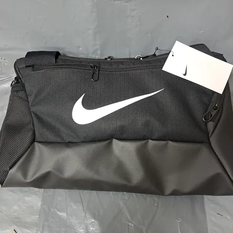 NIKE SMALL SPORTS BAG - BLACK/WHITE - 25L
