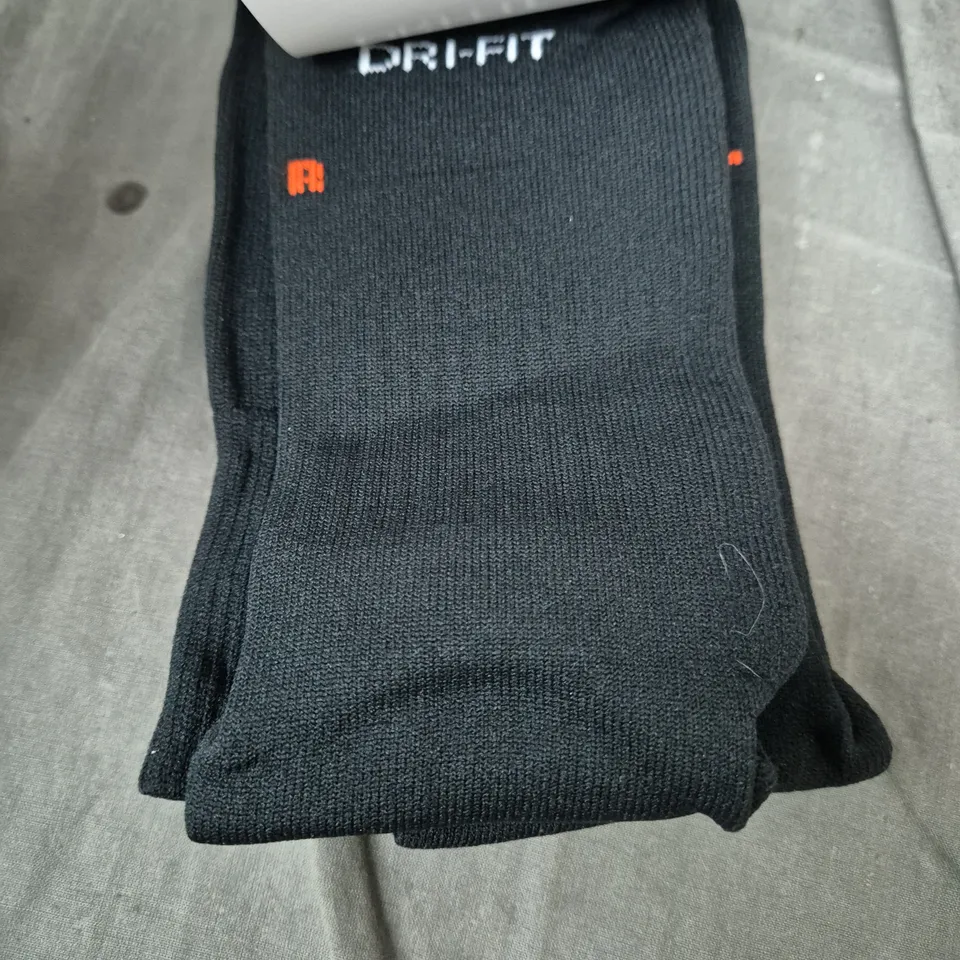 1 PAIR OF NIKE CLASSIC FOOTBALL KNEE-HIGH SOCKS (DRI-FIT) – UK 8-11