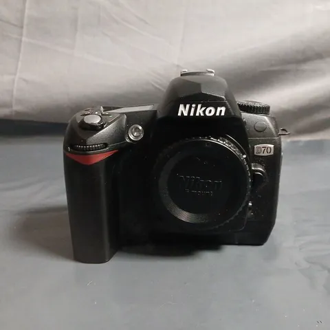 NIKON D70 DIGITAL SLR CAMERA 
