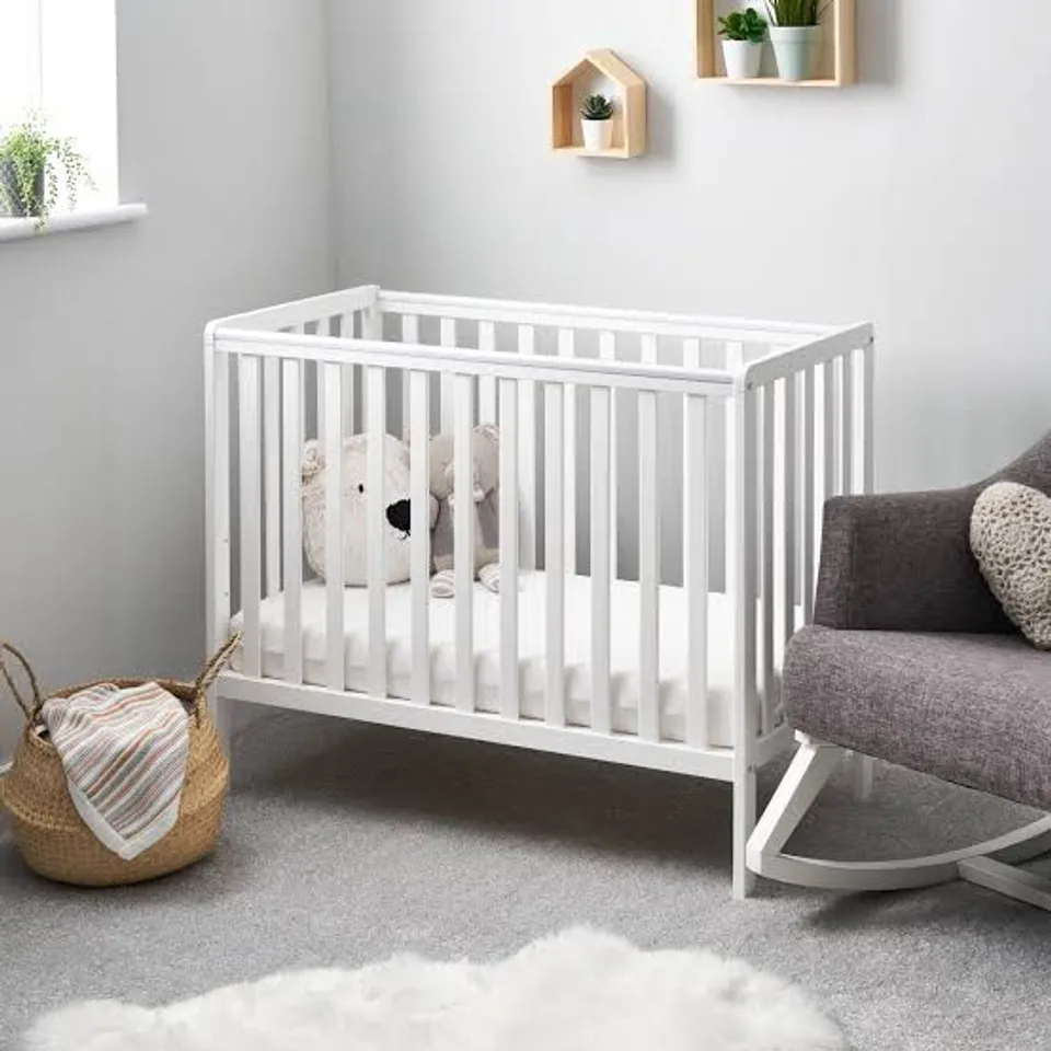BOXED OBABY BANTAM SPACE SAVER COT WHITE