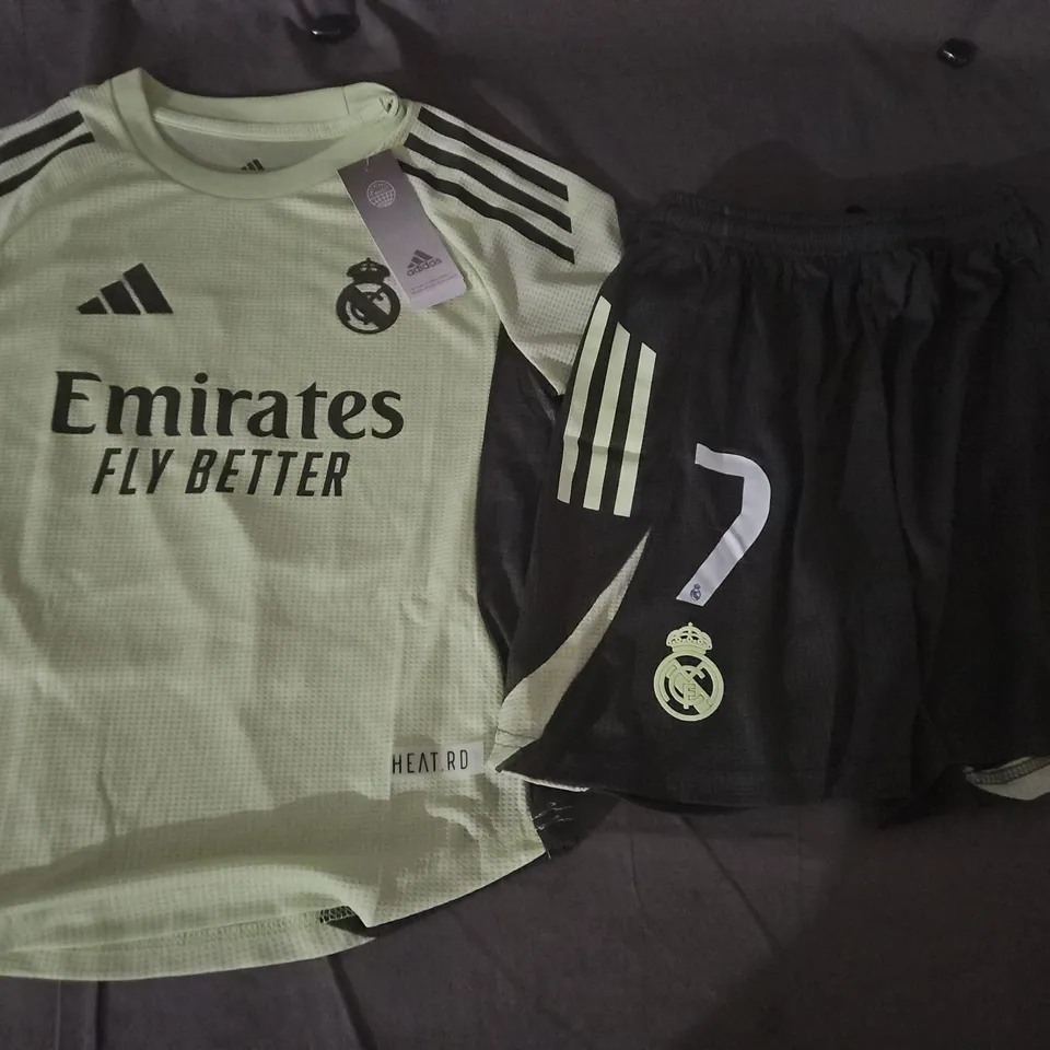 ADIDAS REAL MADRID FOOTBALL KIT SIZE UK 24 - C.SHEEHY NUMBER 7