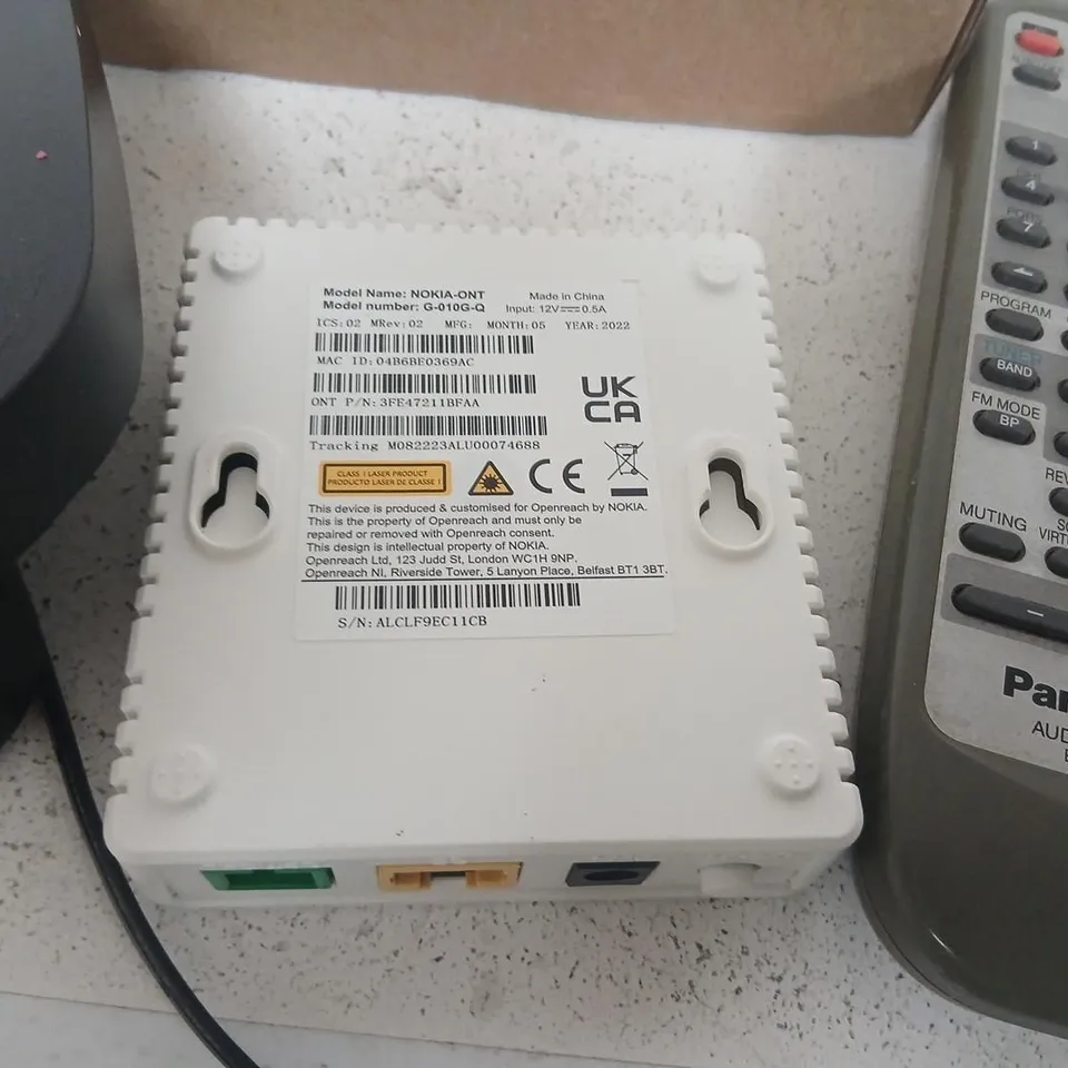 ASSORTED HOUSEHOLD PRODUCTS TO INCLUDE; BT BUSINESS COMPLETE WI‑FI PLUS HUB, NOKIA ONT & OPENREACH SH2 KIT WITH SPLITTER CABLE – HOME NETWORKING & CONNECTIVITY
