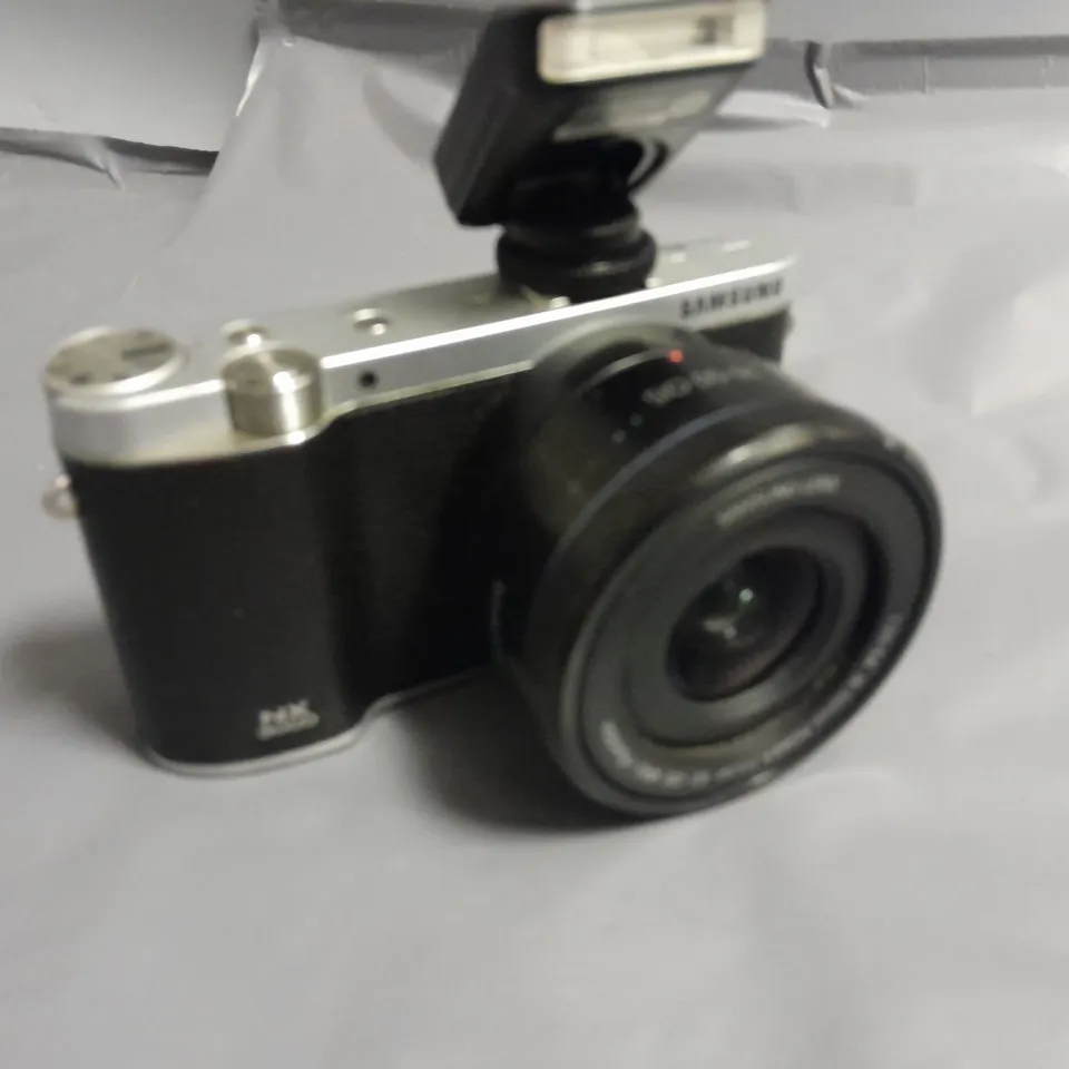 UNBOXED SAMSUNG NX 3000 CAMERA WITH FLASH AND POWERZOOM LENS