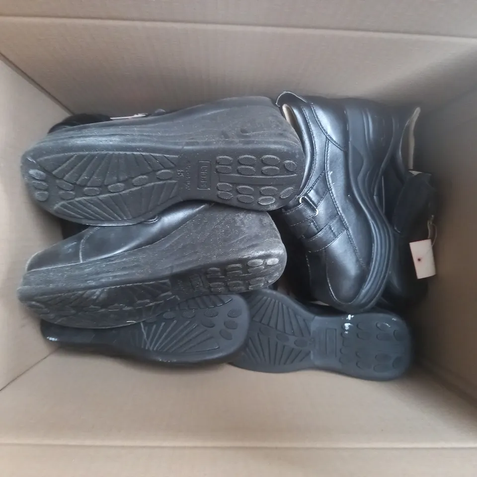 BOX OF APROX 5 PAIRS OF AUROCHS SHOES IN VARIOUS STYLES AND SIZES