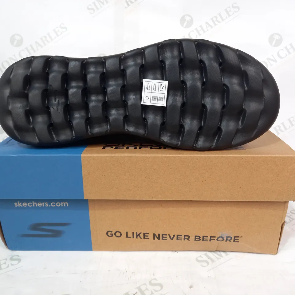 BOXED PAIR OF SKECHERS GO WALK MAX SLIP-ON SHOES IN BLACK UK SIZE 10