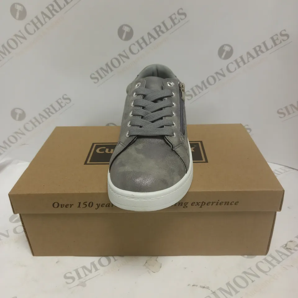 BOXED CUSHION WALK FLORAL TRAINERS IN PEWTER - SIZE 5