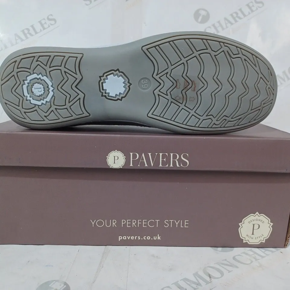 BOXED PAIR OF PAVERS SLIP-ON SHOES IN FLORAL PRINT SIZE 6