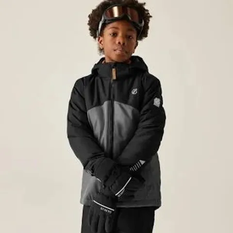 BRAND NEW DARE2BE IMPOSE V JACKET IN BLACK AND IRON GATE - UK 9/10 YRS