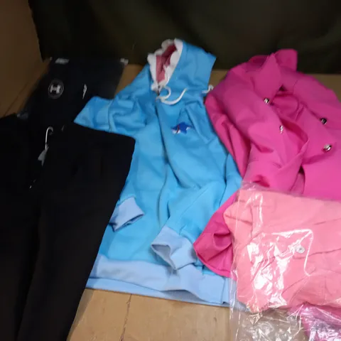 LARGE QUANTITY OF ASSORTED CLOTHING ITEMS TO INCLUDE - DRESSES, T-SHIRTS AND TROUSERS
