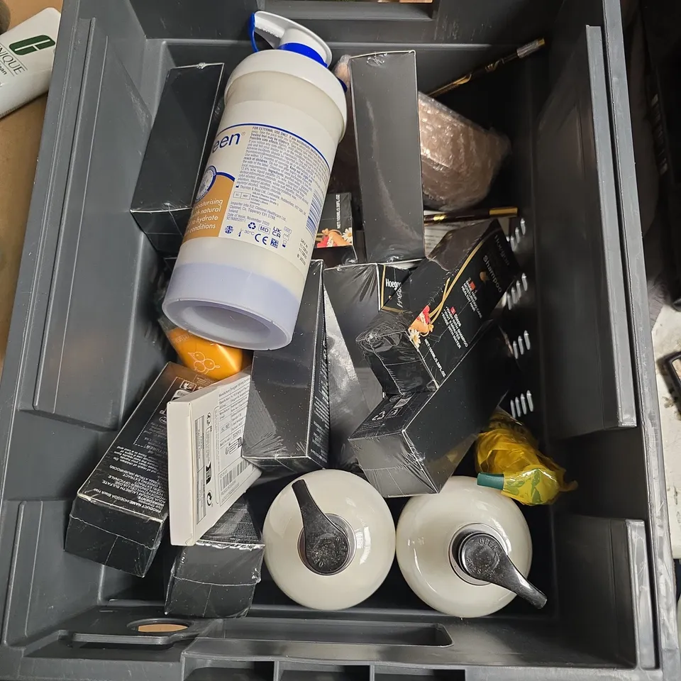 APPROXIMATELY 15 ASSORTED HEALTH & BEAUTY PRODUCTS TO INCLUDE BEE KIND BODY LOTION, SHEGLAM BIRTHDAY LIPS, HOEGOA BLACK HAIR DYE SHAMPOO ETC - COLLECTION ONLY