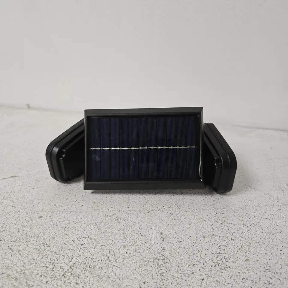 SOLAR POWERED OUTDOOR LED LIGHT – TRI HEAD WITH MOTION SENSOR