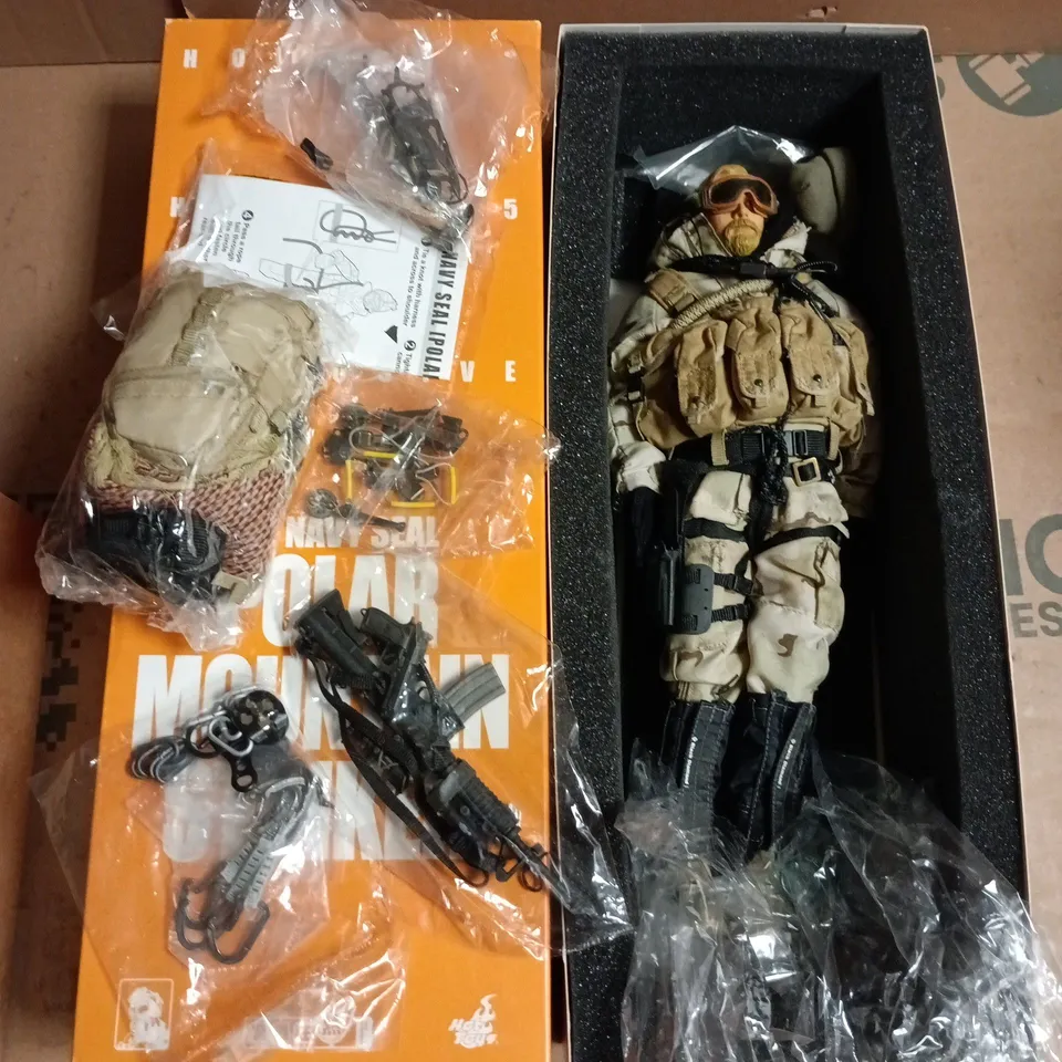 HOT TOYS NAVY SEAL POLAR MOUNTAIN – EXCLUSIVE ACTION FIGURE WITH GEAR 