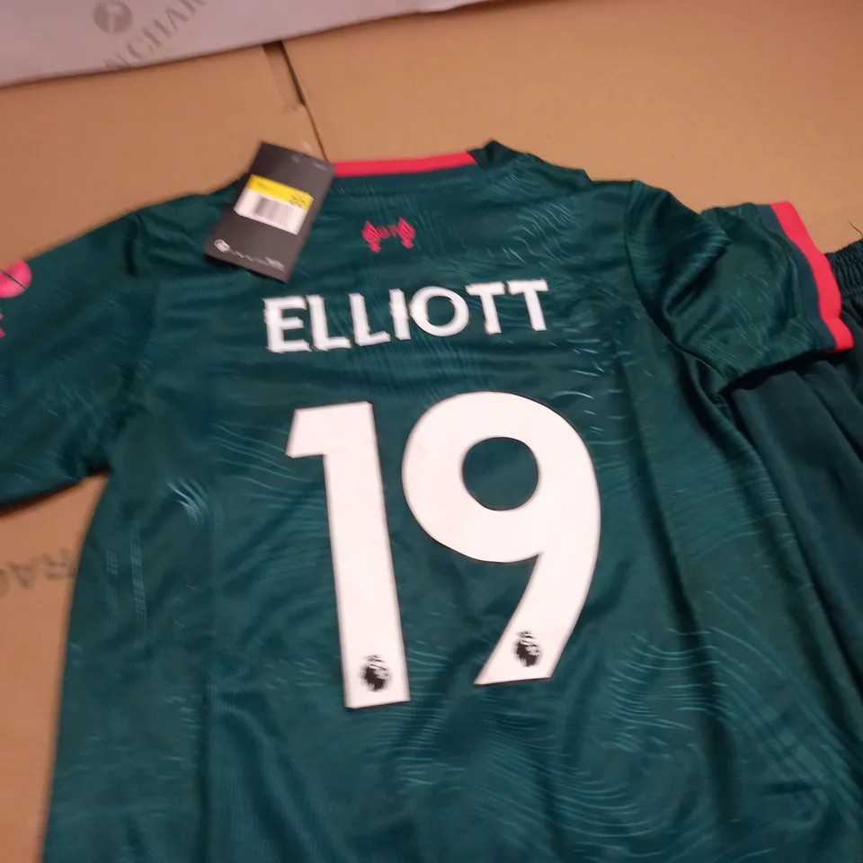 LIVERPOOL FC KIDS FOOTBALL KIT - 22