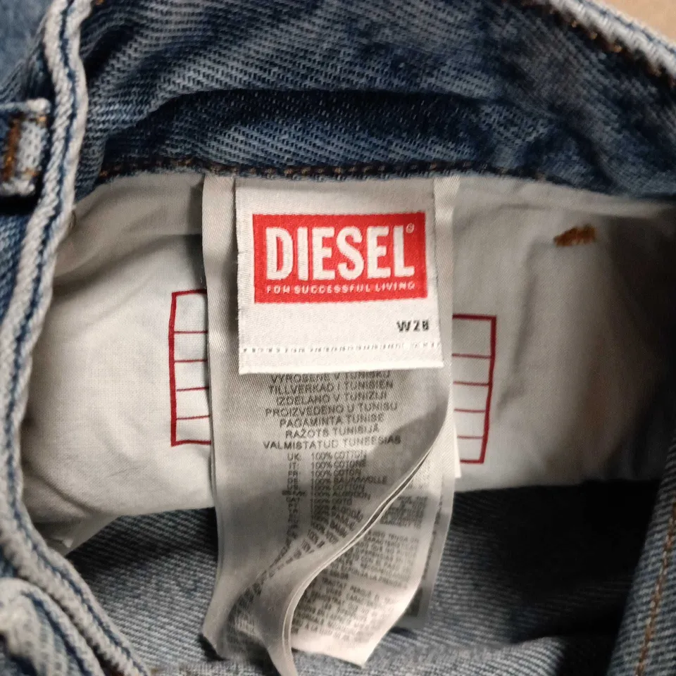 DIESEL 1999 LOOSE FIT MID WAIST JEANS IN BLUE DENIM - W28/L30