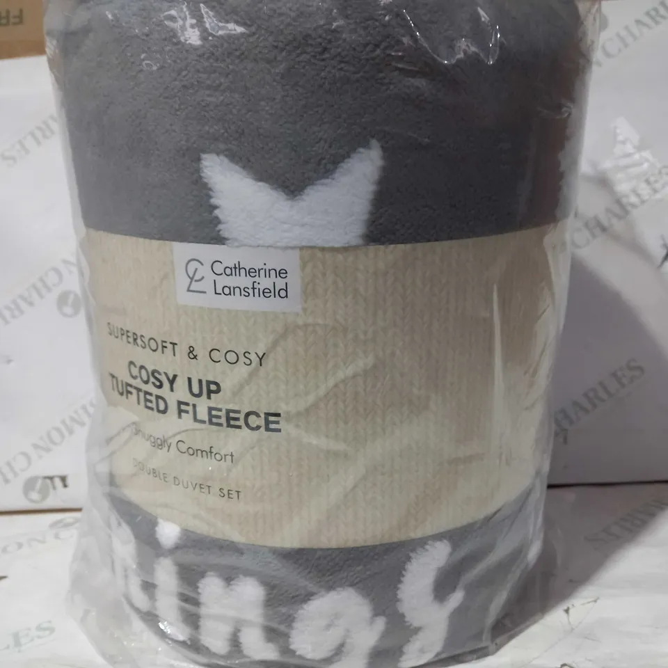 CATHERINE LANSFIELD SUPERSOFT & COSY TUFTED FLEECE DOUBLE DUVET SET