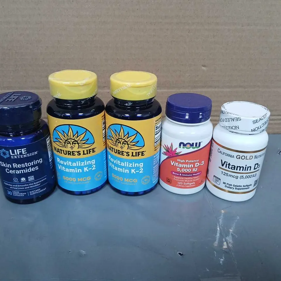 APPROXIMATELY 25 ASSORTED VITAMIN & DIETARY SUPPLEMENT BOTTLES – MIXED BRANDS 