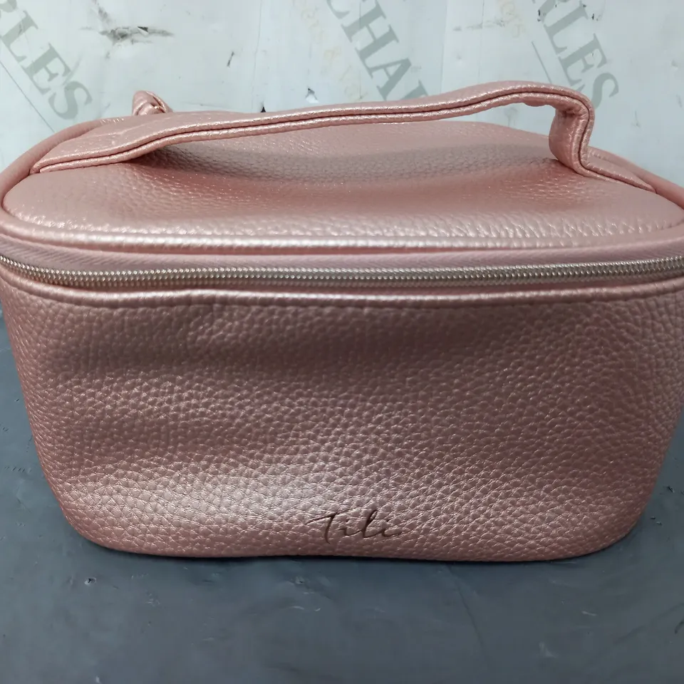 APPROXIMATELY 10 TILI MINI MAKEUP BAGS IN PINK