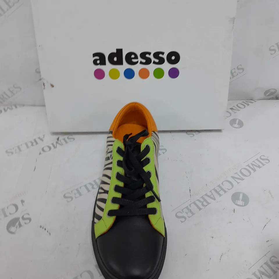 BOXED PAIR OF ADESSO ANIMAL PRINT TRAINERS SIZE 6 