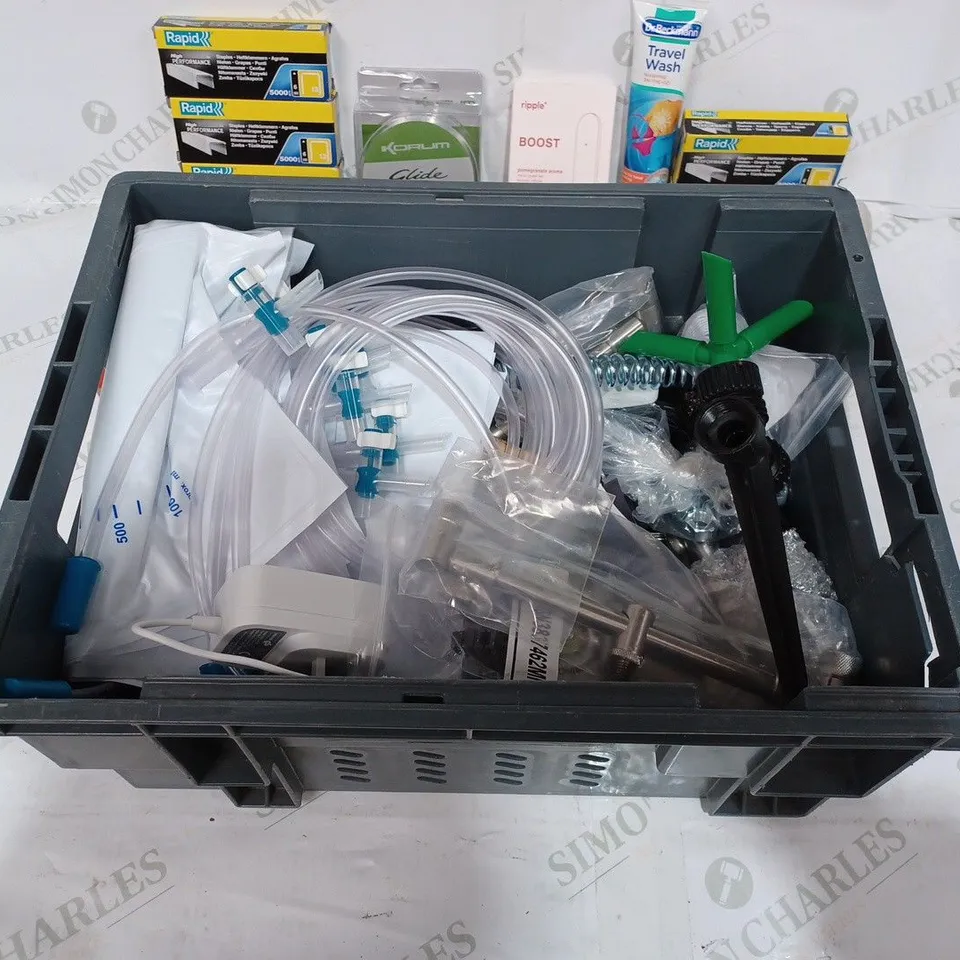 BOX TO CONTAIN APPROX. 25 X ASSORTED HOUSEHOLD PRODUCTS. INCLUDES PACKS OF STAPLES, LOCKS, HIGHLIGHTERS ETC