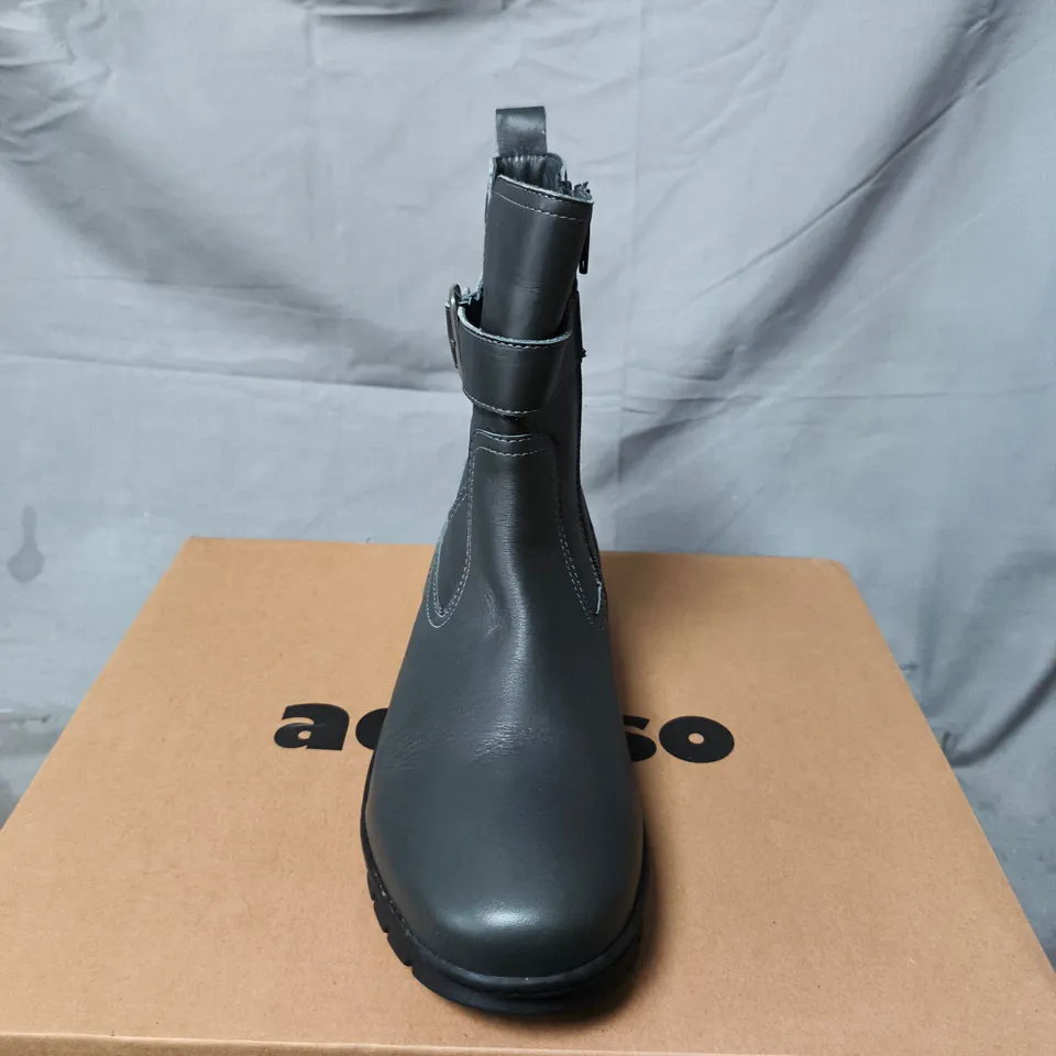 BOXED PAIR OF ADESSO GREY ANKLE BOOTS WITH BUCKLE STRAP – WOMEN'S, SIZE 39