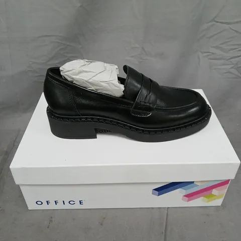 BOXED PAIR OF OFFICE FAVOUR CHUNKY SOLE LEATHER SHOES - 6