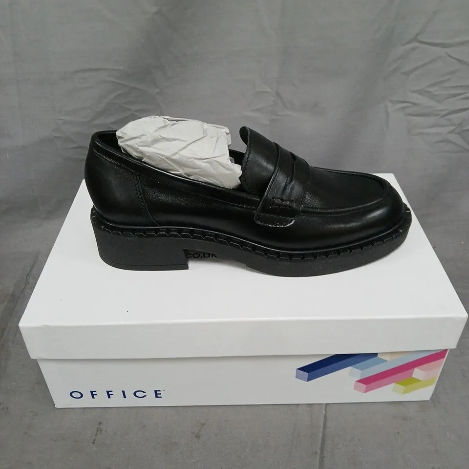 BOXED PAIR OF OFFICE FAVOUR CHUNKY SOLE LEATHER SHOES - 6