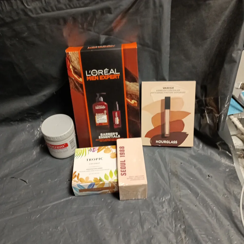 APPROXIMATELY 20 ASSORTED ITEMS OF COSMETICS INCLUDING SEOUL 1988 RETINAL LIPOSOME, TROPIC COCONUT BODY PEBBLE, LOREAL MEN EXPERT ESSENTIALS AND SUDOCREM