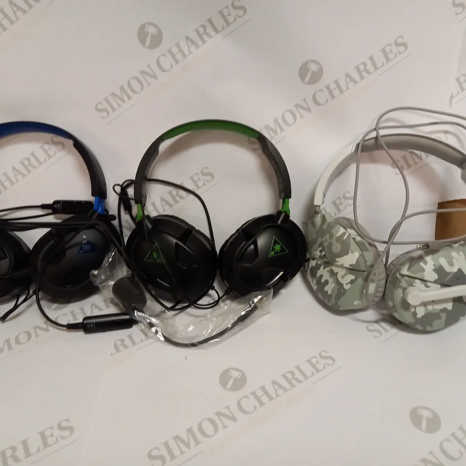 BOX OF 3 TURTLE BEACH WIRED GAMING HEADSETS INCLUDING RECON 70 (MULTIPLATFORM), RECON 50X (XBOX) AND RECON 50P (PS4/PS5)