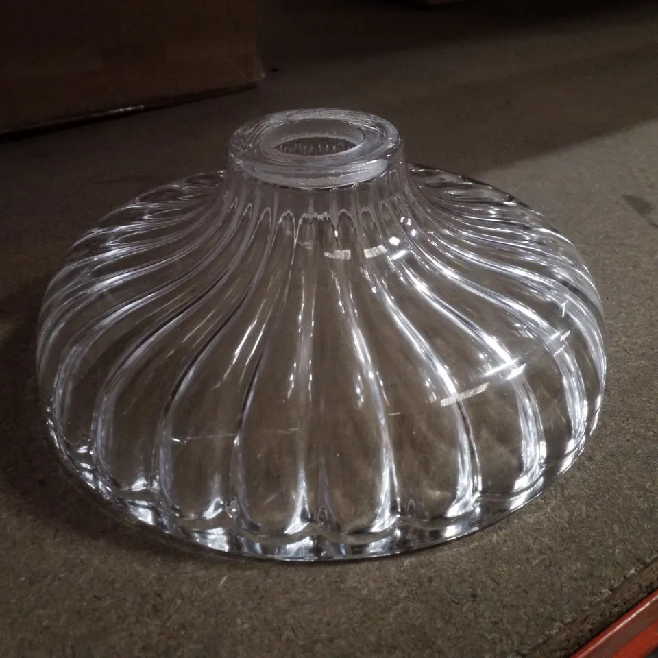 BOXED CLEAR GLASS LAMPSHADE 