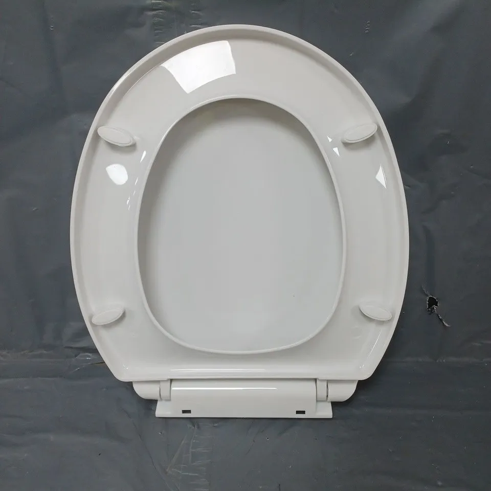 BOXED HOME ANTI BACTERIAL TOILET SEAT 