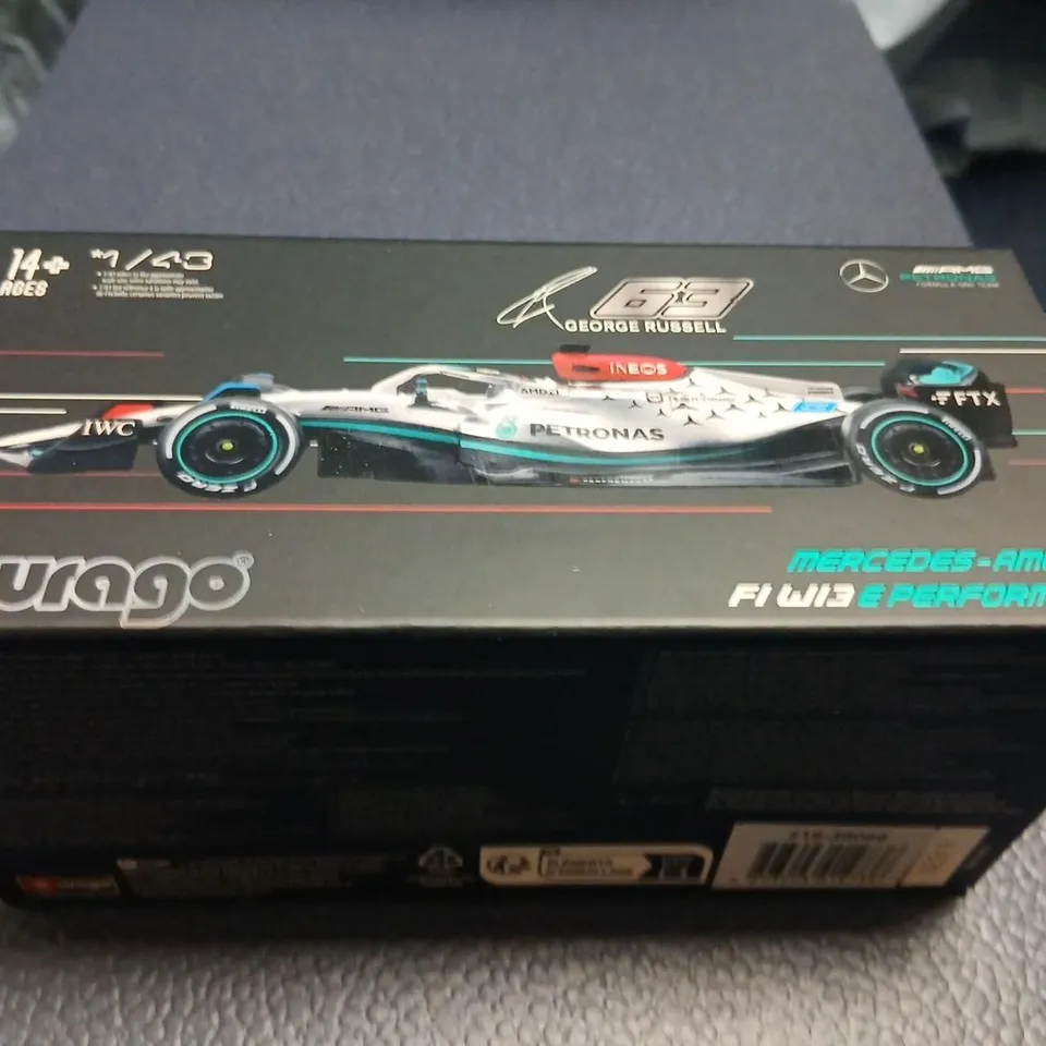 BURAGO MERCEDES-AMG F1 W13 E PERFORMANCE 1:43 DIE-CAST MODEL CAR IN DISPLAY CASE