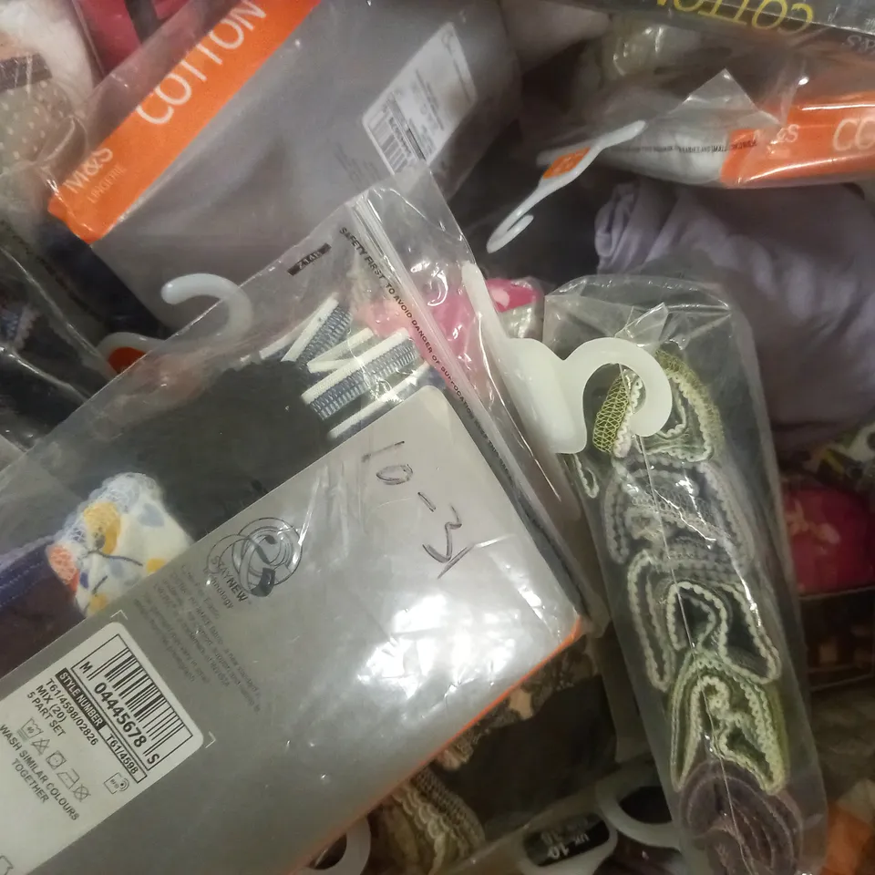 BOX OF APPROX 15 ASSORTED CLOTHING ITEMS TO INCLUDE - DNV JUMPER , M&S COTTON LYCRA PANTS , CAMO NAVY ZIP UP JACKET WITH HOOD ETC