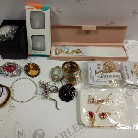 APPROXIMATELY 30 ASSORTED JEWELLERY PRODUCTS TO INCLUDE WATCHES, BRACELETS, EARRINGS ETC 