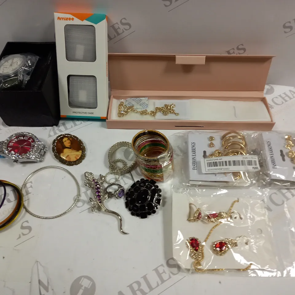 APPROXIMATELY 30 ASSORTED JEWELLERY PRODUCTS TO INCLUDE WATCHES, BRACELETS, EARRINGS ETC 