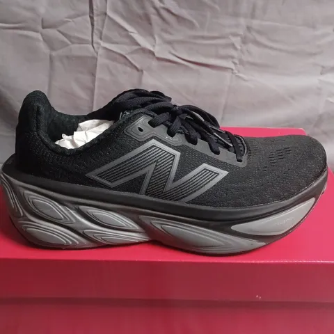 BOXED PAIR OF NEW BALANCE SNEAKERS – UK SIZE 8.5