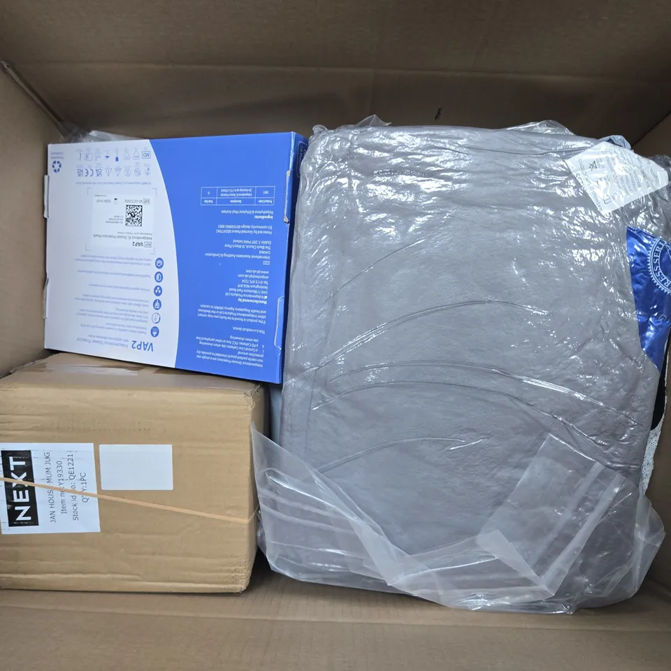 APPROXIMATELY 15 ASSORTED HOUSEHOLD PRODUCTS TO INCLUDE HONEY JARS, WOLVERHAMPTON WANDERERS TOWEL, SPACE GOODS FROTHER, ETC - COLLECTION ONLY