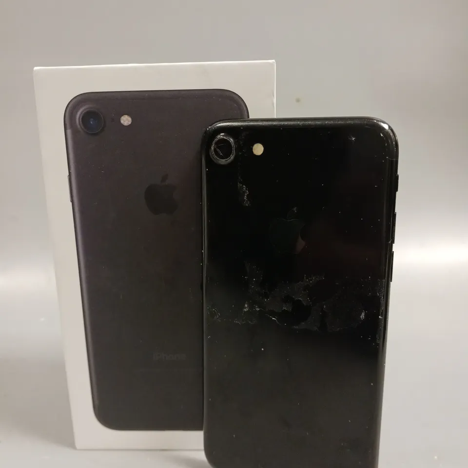 BOXED APPLE IPHONE 7 SMARTPHONE 