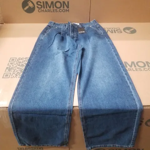 BOX CONTAINING APPROXIMATELY 5 BRAND NEW SIMPLY BE MID BLUE PLEAT DETAIL WIDE LEG JEANS - SIZE 10L
