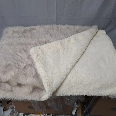 UNBRANDED LARGE FAUX FUR THROW