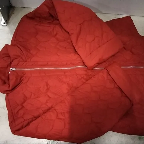 BOX CONTAINING MARLA WAYNE RED JACKET SIZE L X 7 PCS