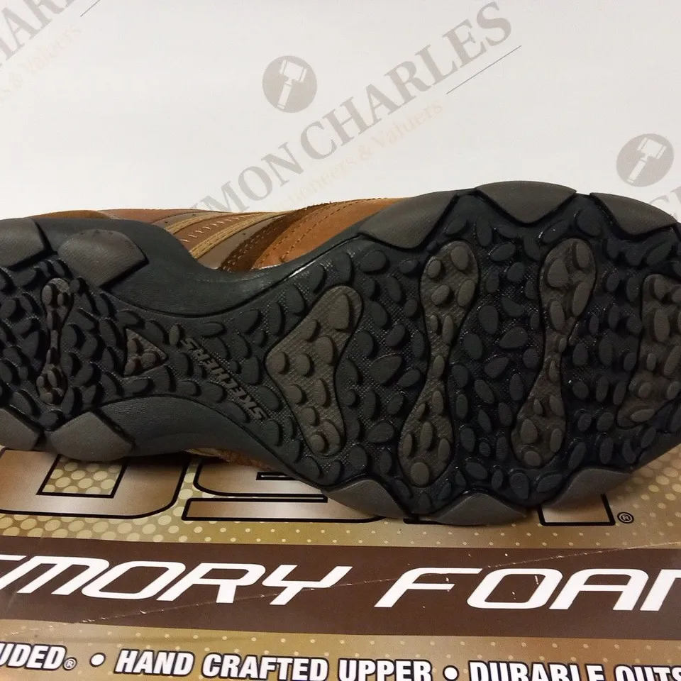 BOXED SKETCHERS ZINROY SIZE 9
