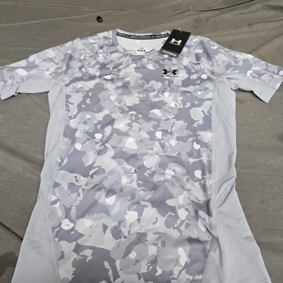 UNDER ARMOUR LOGO TEE - SIZE  M
