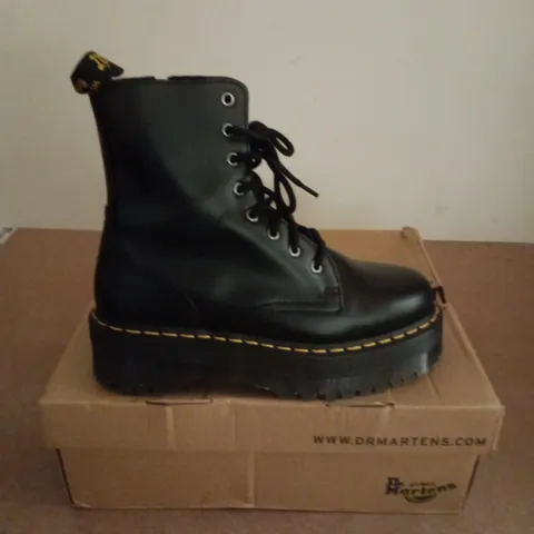 BOXED PAIR OF DR MARTENS JADON BOOTS IN BLACK - UK 6.5