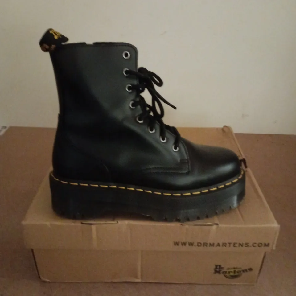 BOXED PAIR OF DR MARTENS JADON BOOTS IN BLACK - UK 6.5