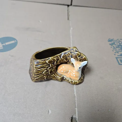 SYLVAC 4231 DEER IN LOG CERAMIC FIGURINE MADE IN ENGLAND