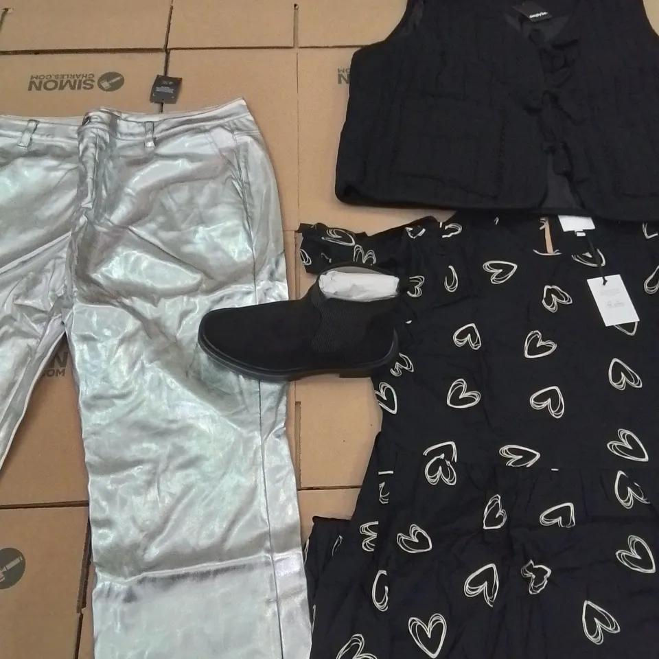 PALLET OF BRAND NEW WOMENS QUALITY DESIGNER CLOTHES APPROXIMATELY 110 TO INCLUDE; JD WILLIAMS PANTS, WAISTCOATS, DRESSES, BOOTS ETC