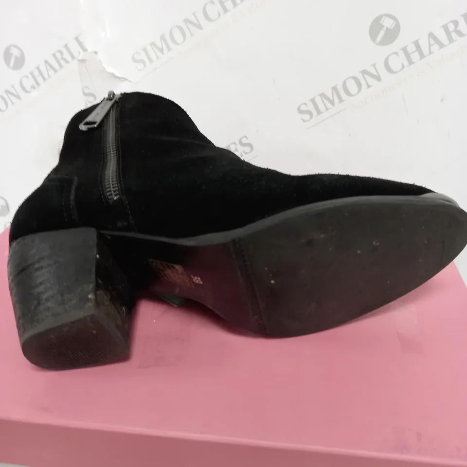 MODO IN PELLE DANIA WESTERN BOOTS IN BLACK - SIZE 5 